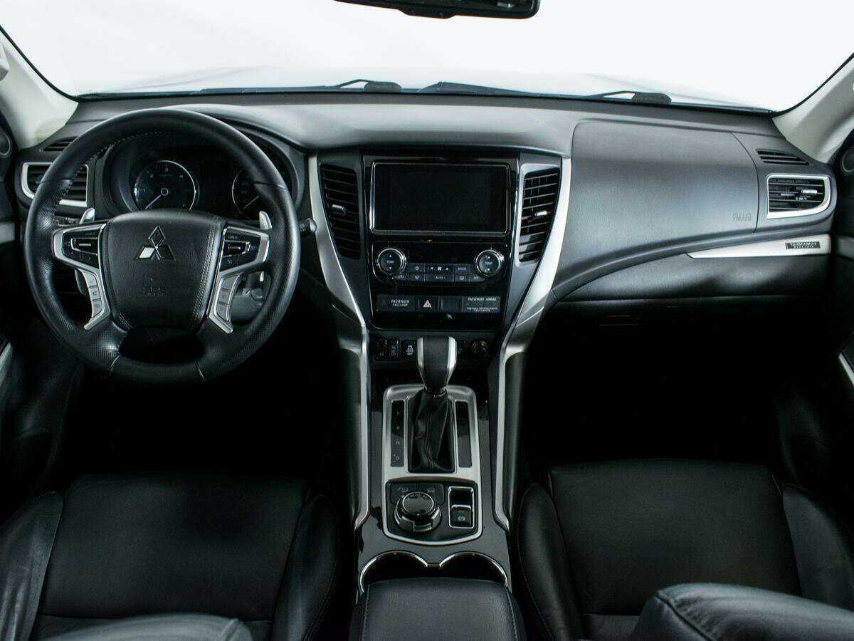 Mitsubishi Pajero Sport с пробегом — 2019 год. Фото: #11