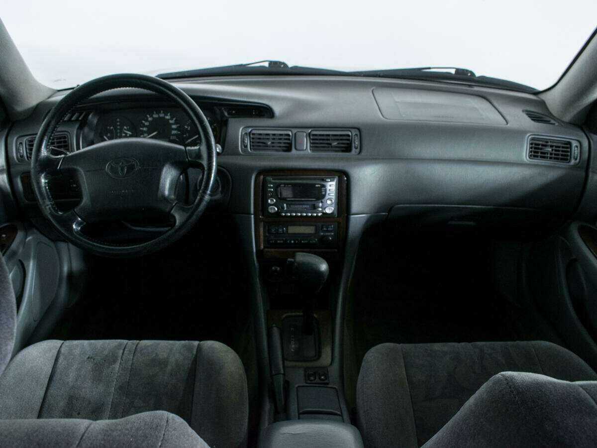 Toyota Camry с пробегом — 1998 год. Фото: #9
