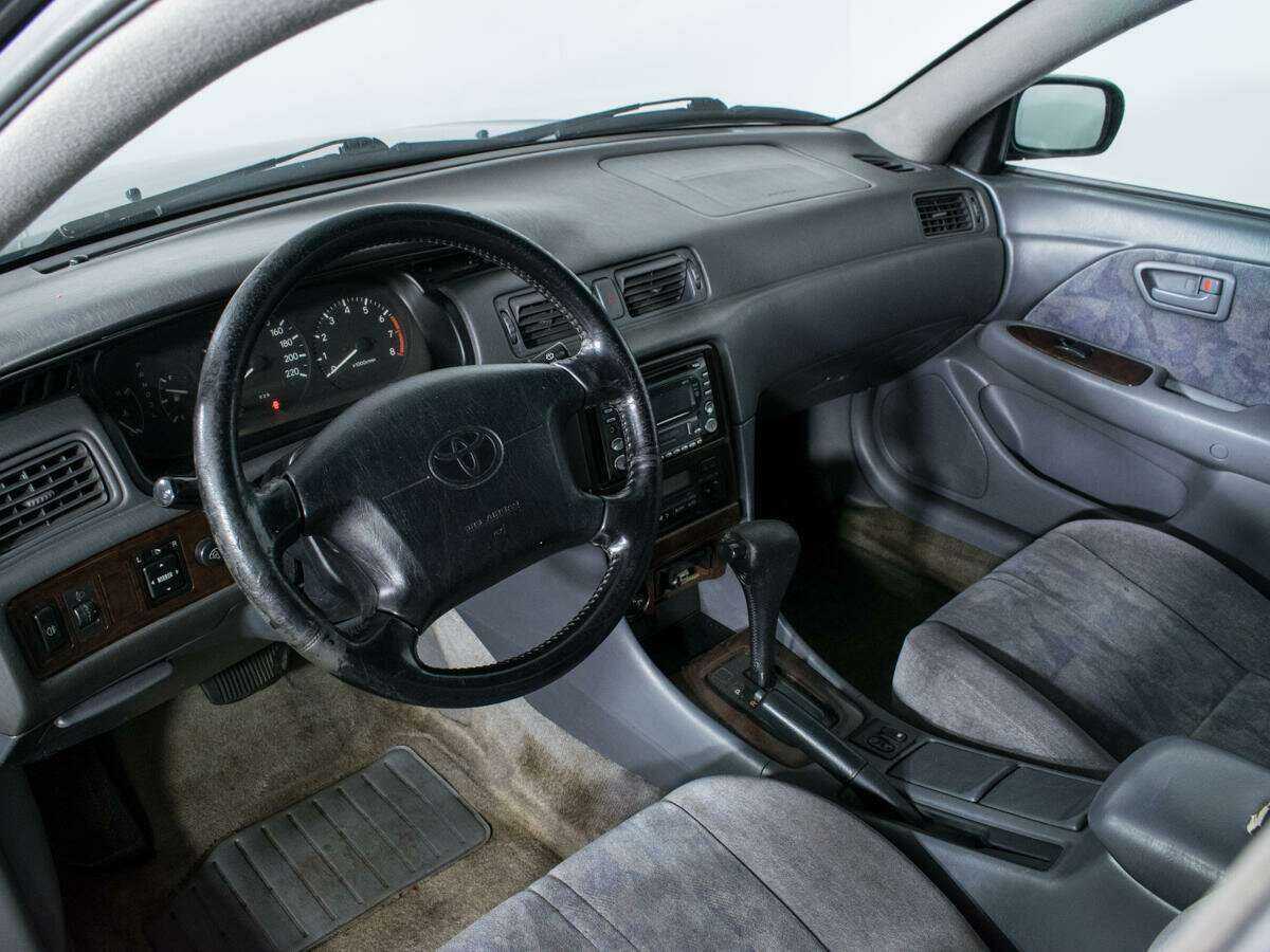 Toyota Camry с пробегом — 1998 год. Фото: #10