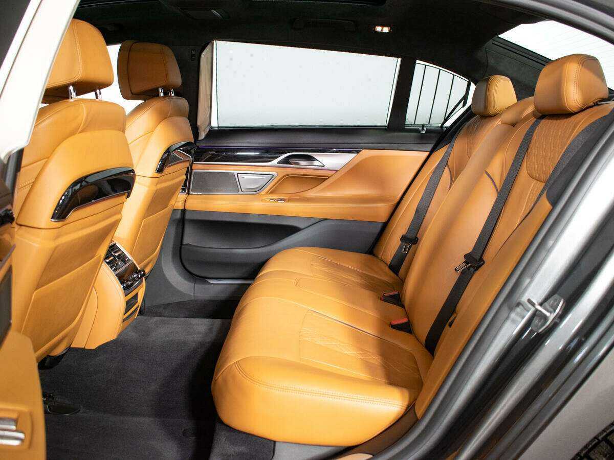 BMW 7 серии с пробегом — 2018 год. Фото: #9