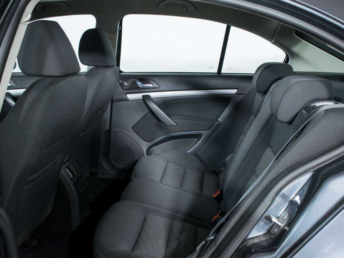 Skoda Octavia с пробегом — 2011 год. Фото: #9