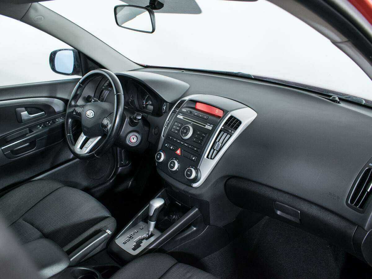 Kia Ceed с пробегом — 2010 год. Фото: #8