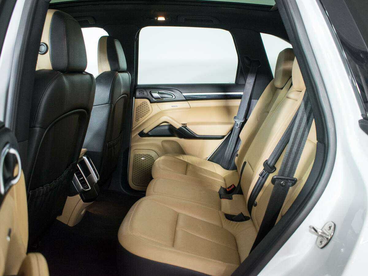Porsche Cayenne с пробегом — 2014 год. Фото: #9