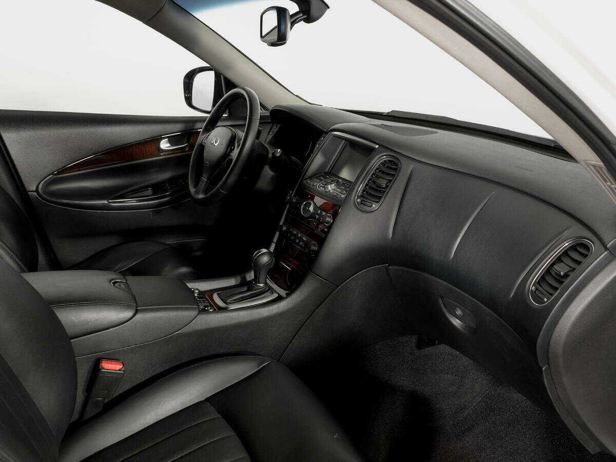 Infiniti QX50 с пробегом — 2014 год. Фото: #8