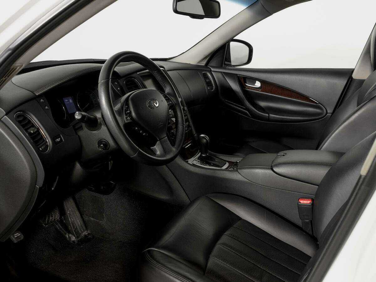 Infiniti QX50 с пробегом — 2014 год. Фото: #15