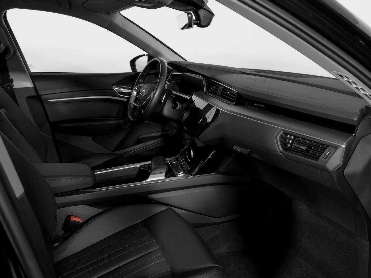 Audi e-tron с пробегом — 2020 год. Фото: #8