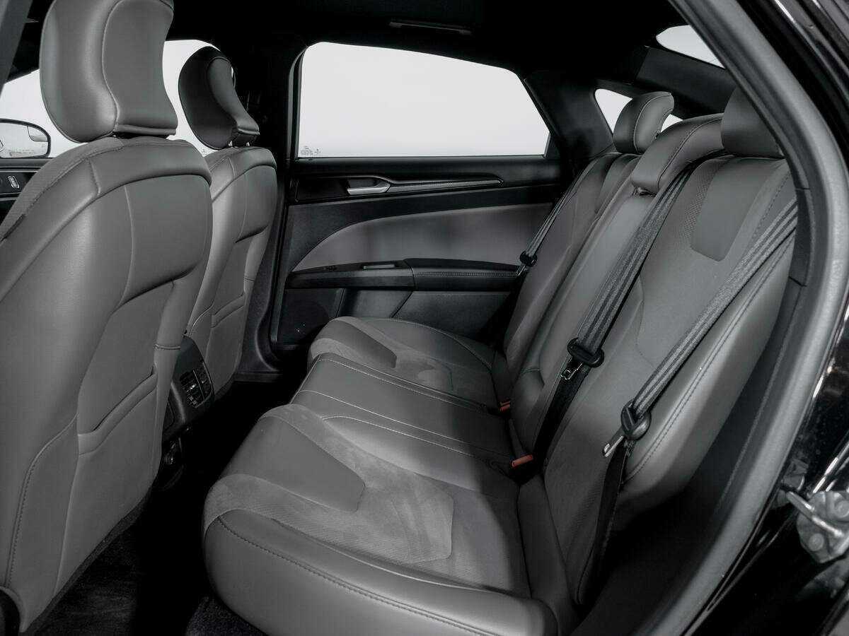 Ford Fusion (North America) с пробегом — 2017 год. Фото: #9