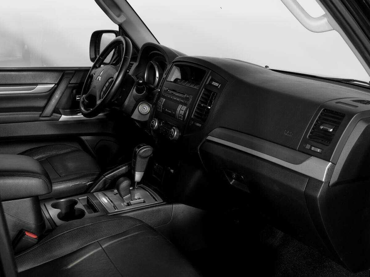 Mitsubishi Pajero с пробегом — 2011 год. Фото: #8