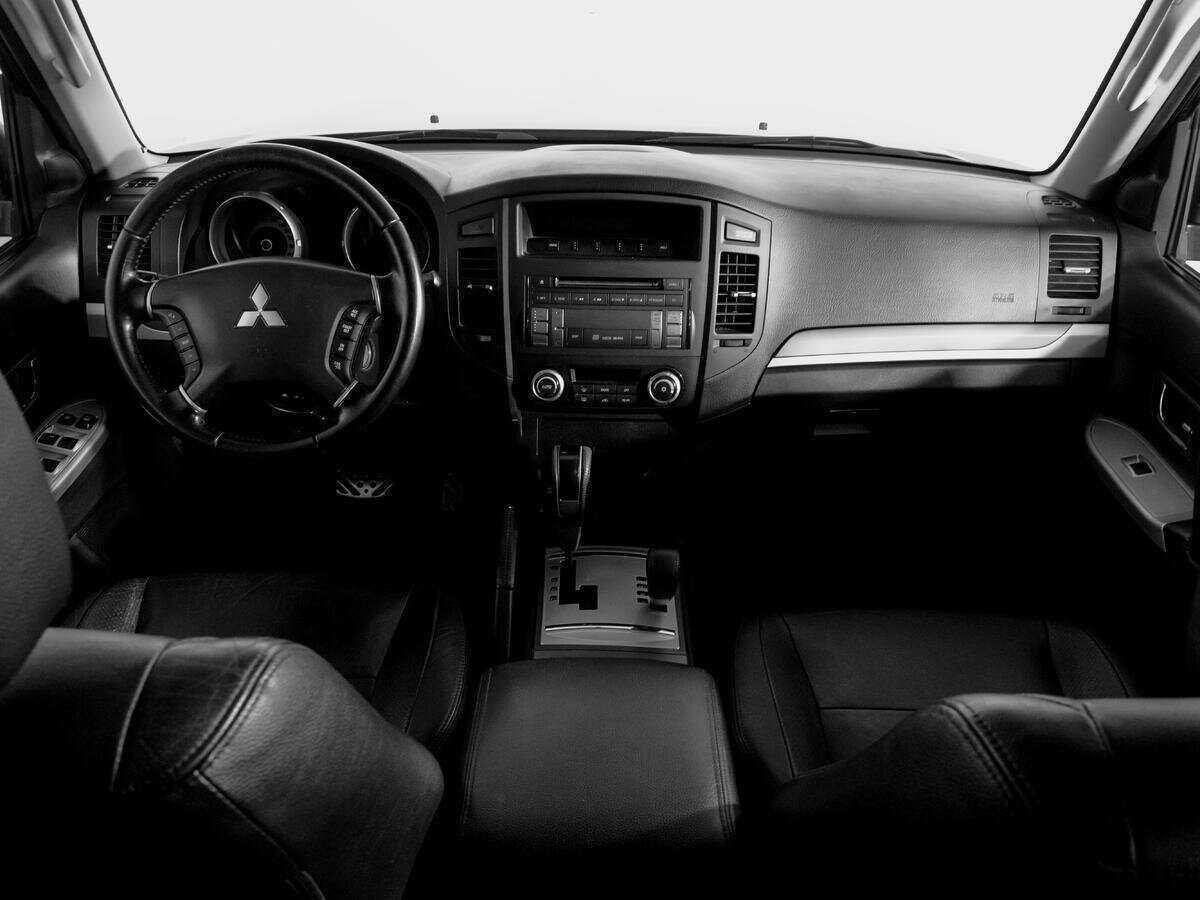 Mitsubishi Pajero с пробегом — 2011 год. Фото: #11