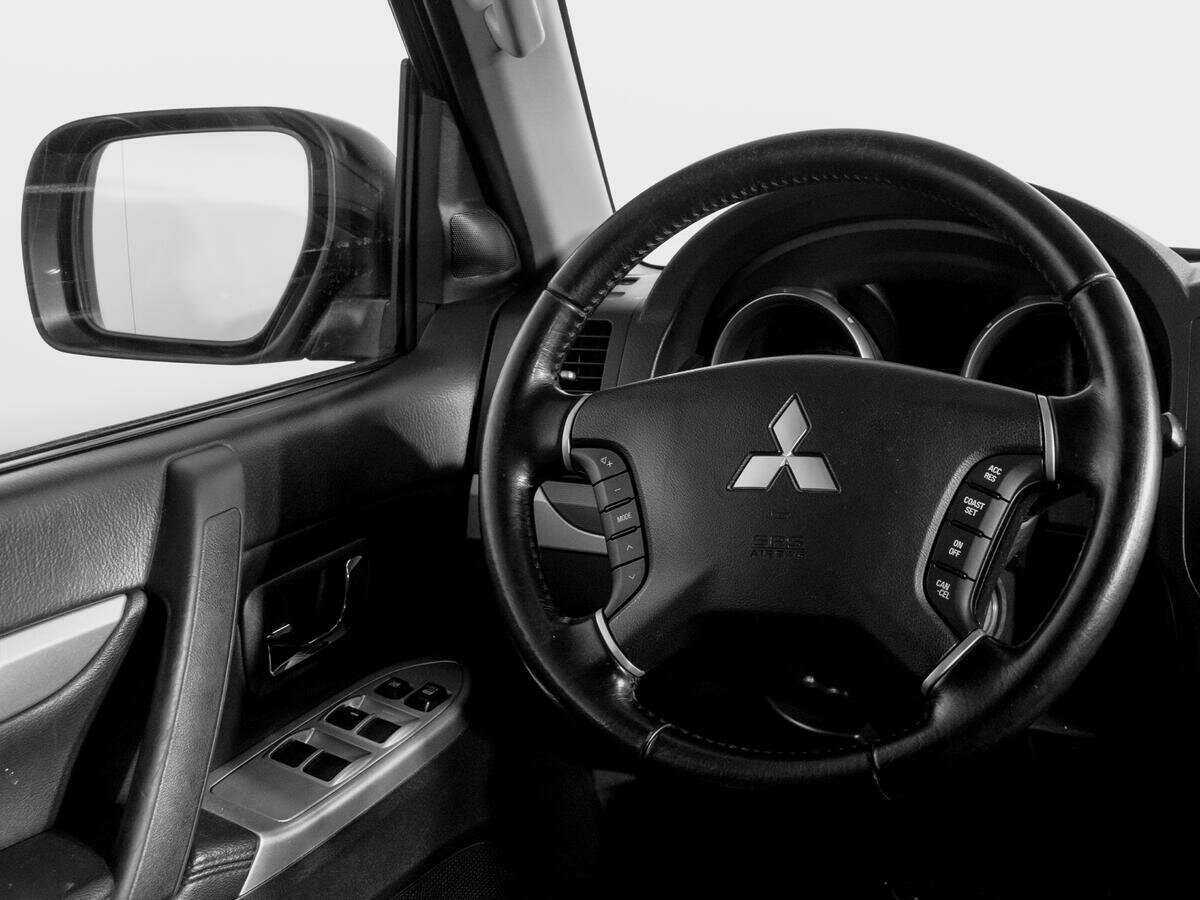 Mitsubishi Pajero с пробегом — 2011 год. Фото: #14