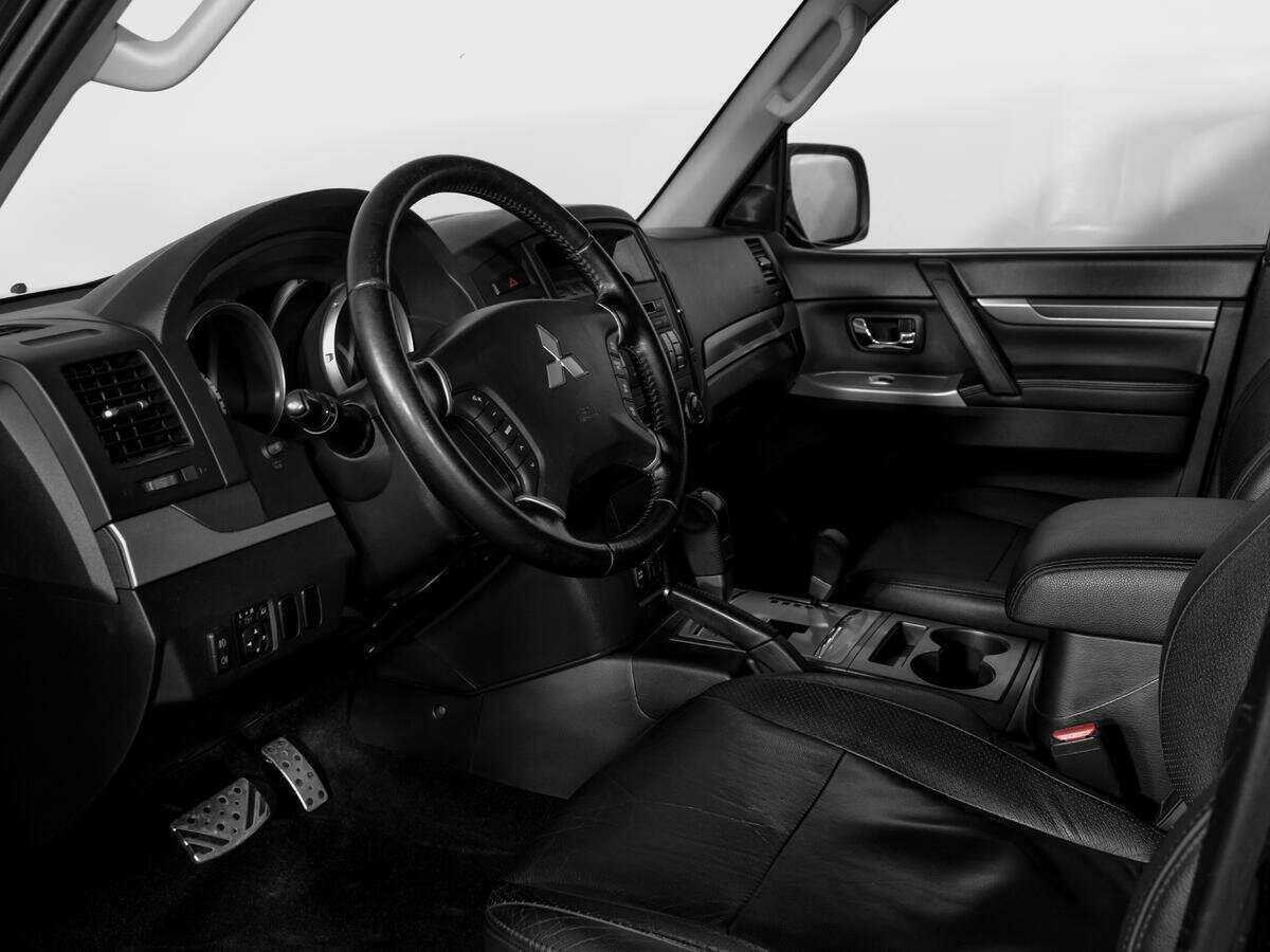 Mitsubishi Pajero с пробегом — 2011 год. Фото: #15