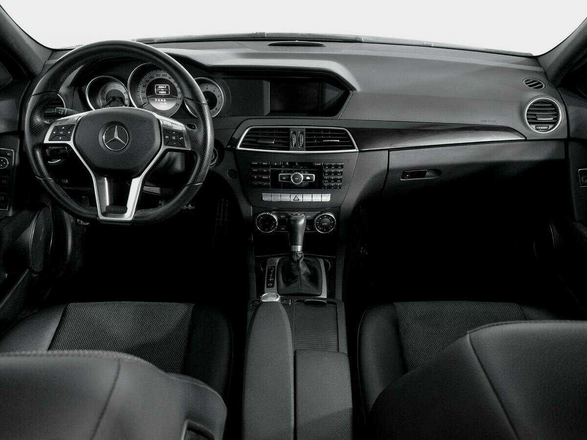 Mercedes-Benz C-Класс с пробегом — 2011 год. Фото: #11