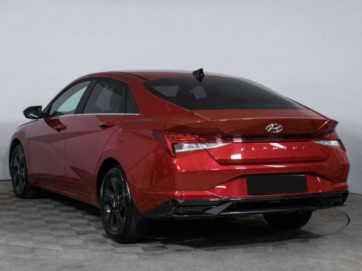 Hyundai Elantra с пробегом — 2021 год. Фото: #6