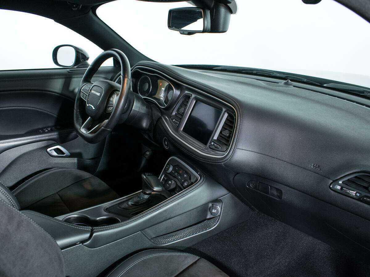Dodge Challenger с пробегом — 2022 год. Фото: #8