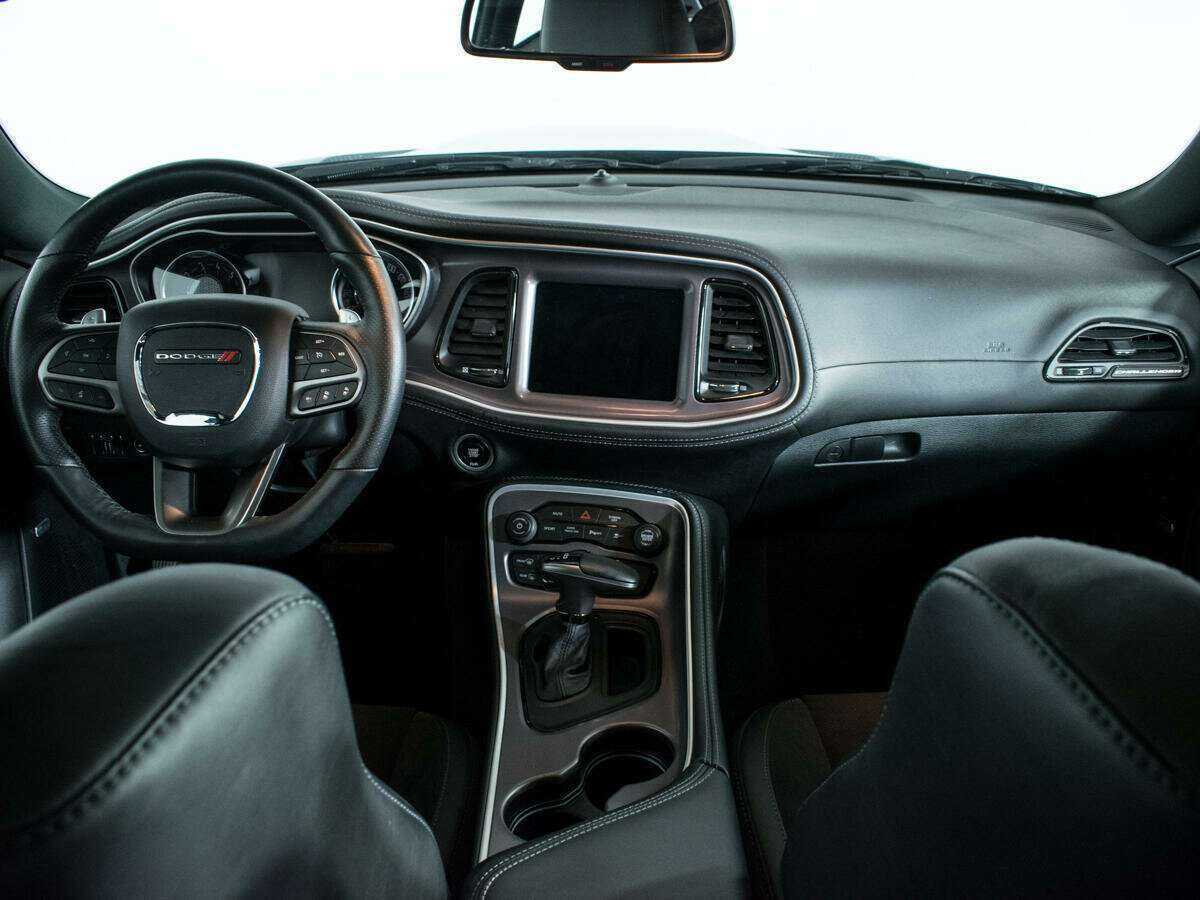 Dodge Challenger с пробегом — 2022 год. Фото: #11