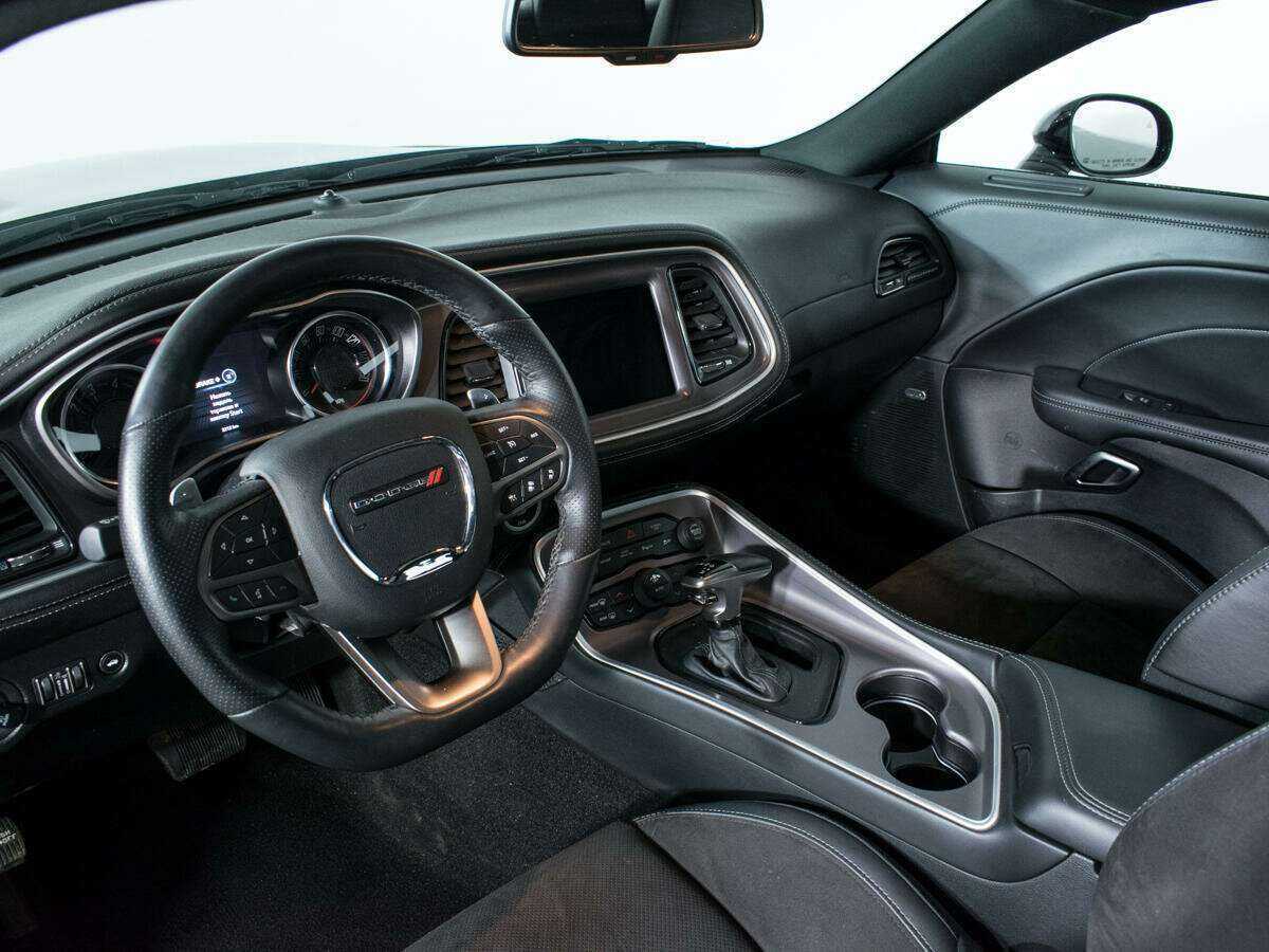 Dodge Challenger с пробегом — 2022 год. Фото: #12