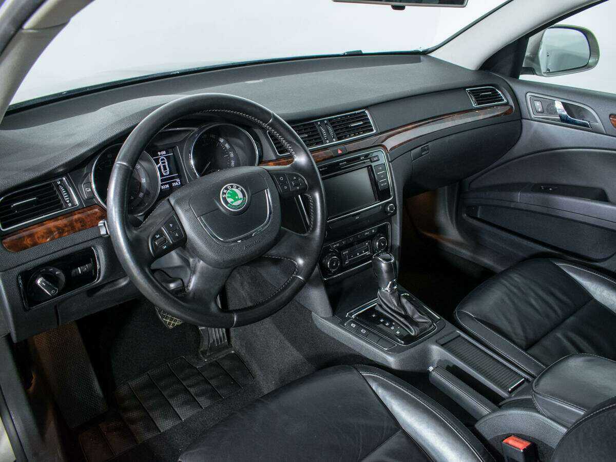 Skoda Superb с пробегом — 2013 год. Фото: #12