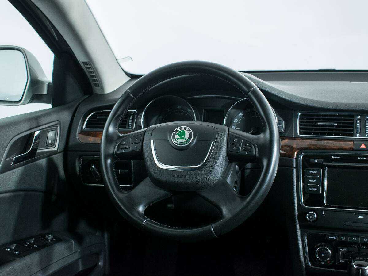 Skoda Superb с пробегом — 2013 год. Фото: #13