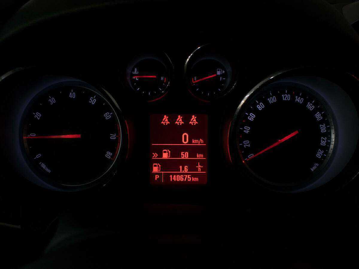 Opel Mokka с пробегом — 2012 год. Фото: #10