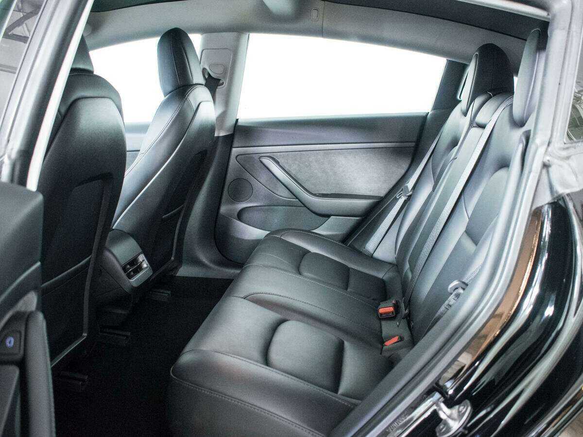 Tesla Model 3 с пробегом — 2021 год. Фото: #9