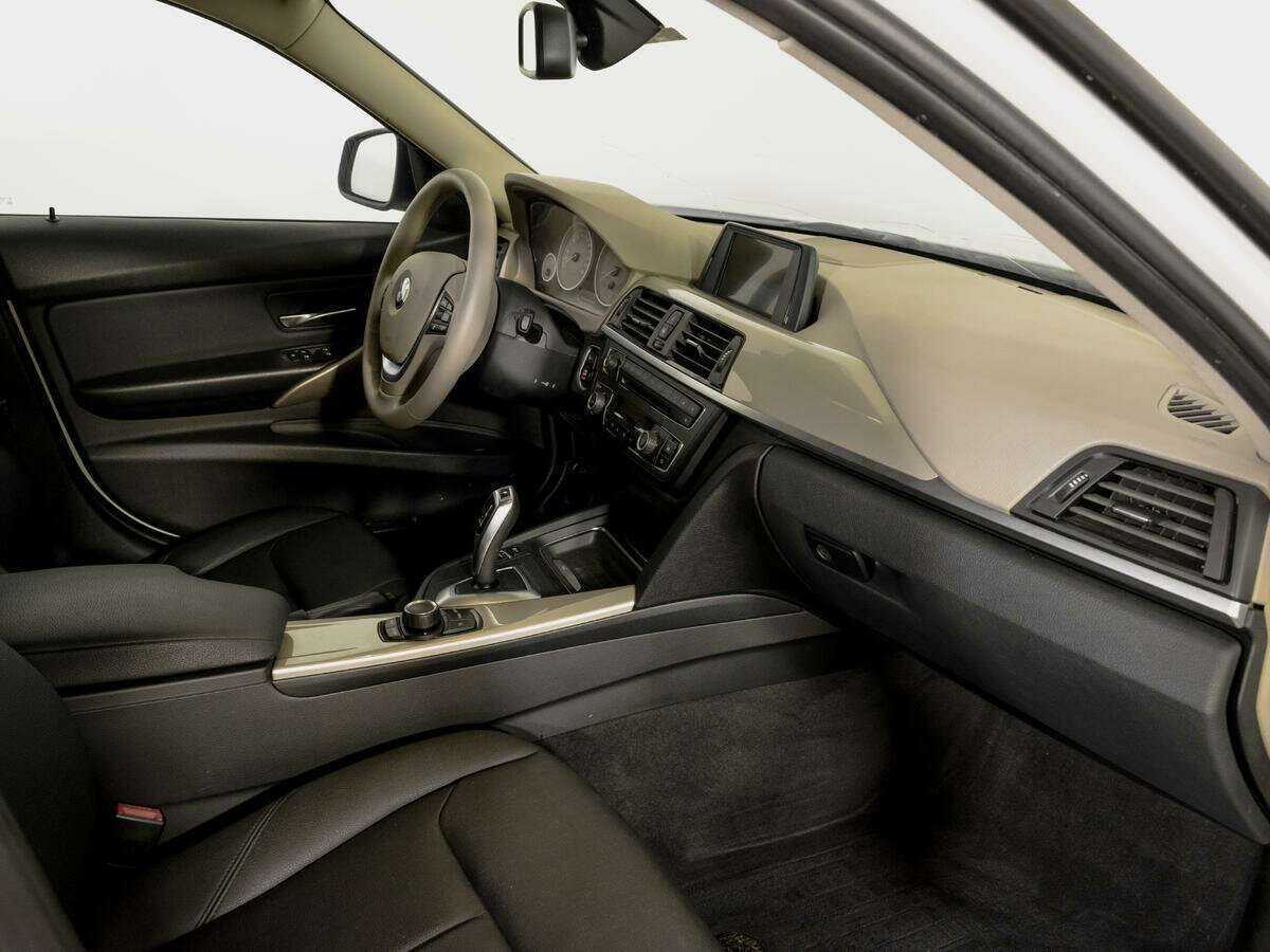 BMW 3 серии с пробегом — 2011 год. Фото: #8