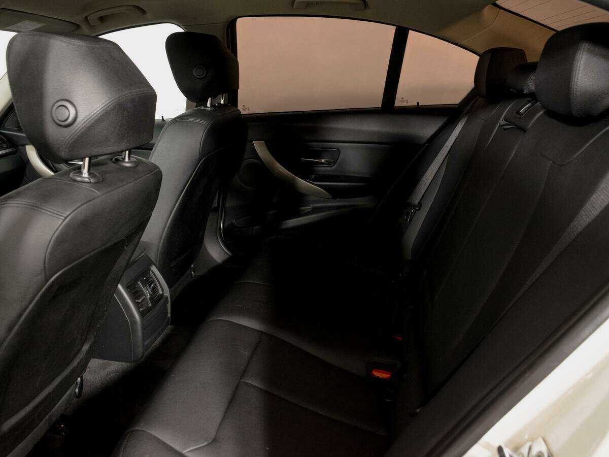 BMW 3 серии с пробегом — 2011 год. Фото: #9