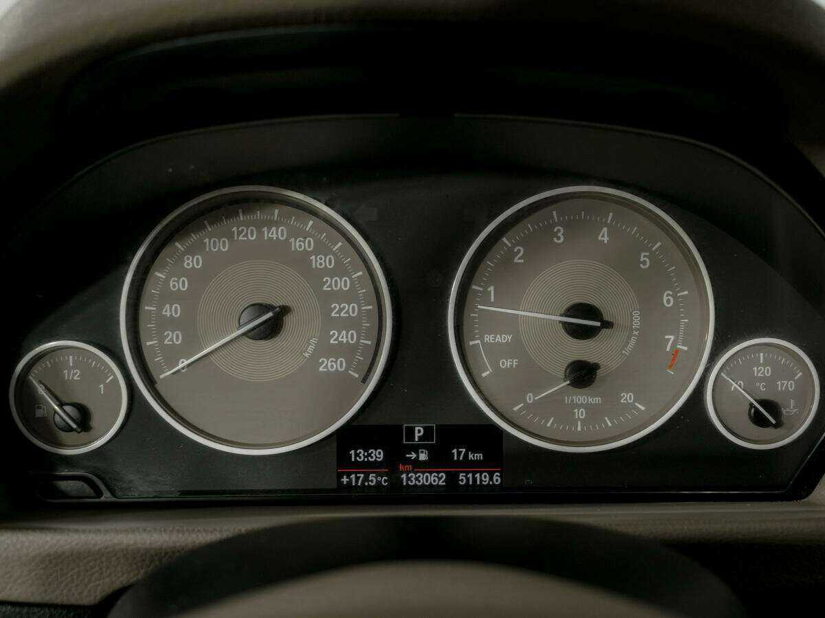 BMW 3 серии с пробегом — 2011 год. Фото: #10