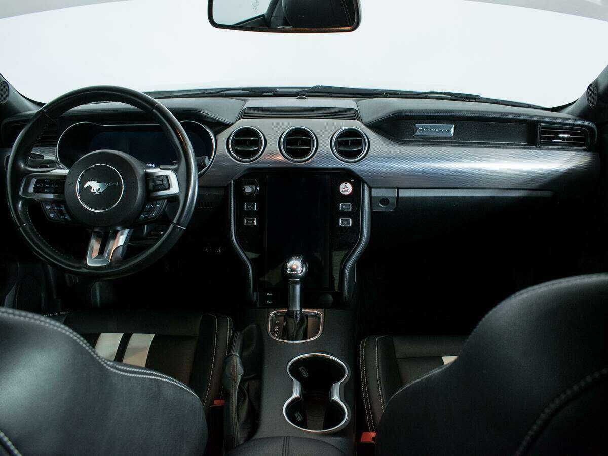 Ford Mustang с пробегом — 2019 год. Фото: #11