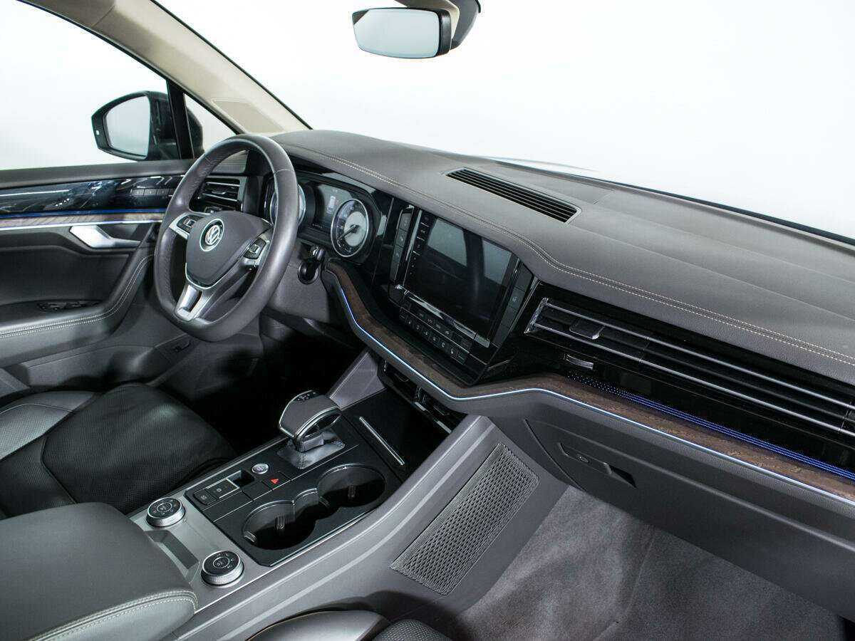 Volkswagen Touareg с пробегом — 2020 год. Фото: #8