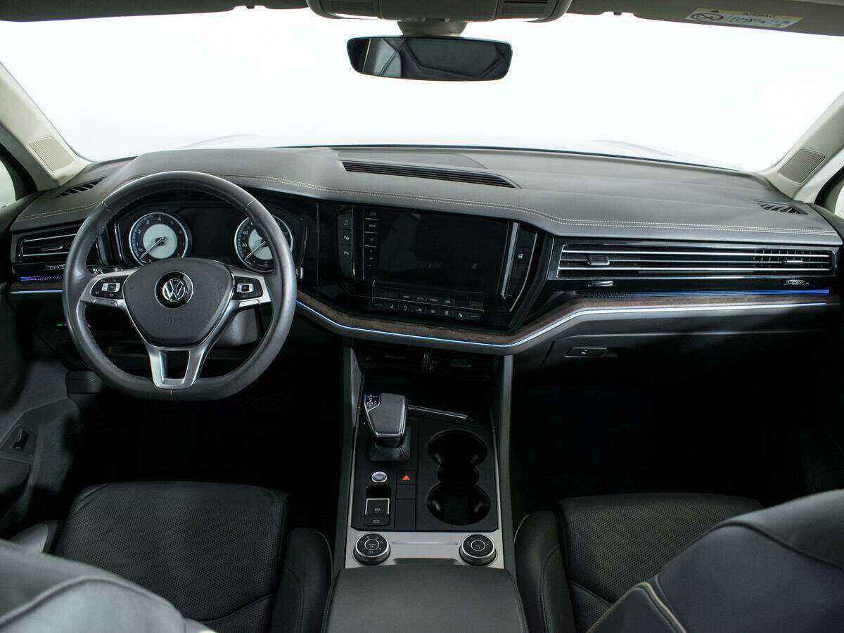 Volkswagen Touareg с пробегом — 2020 год. Фото: #11