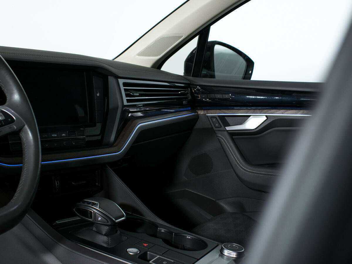 Volkswagen Touareg с пробегом — 2020 год. Фото: #13