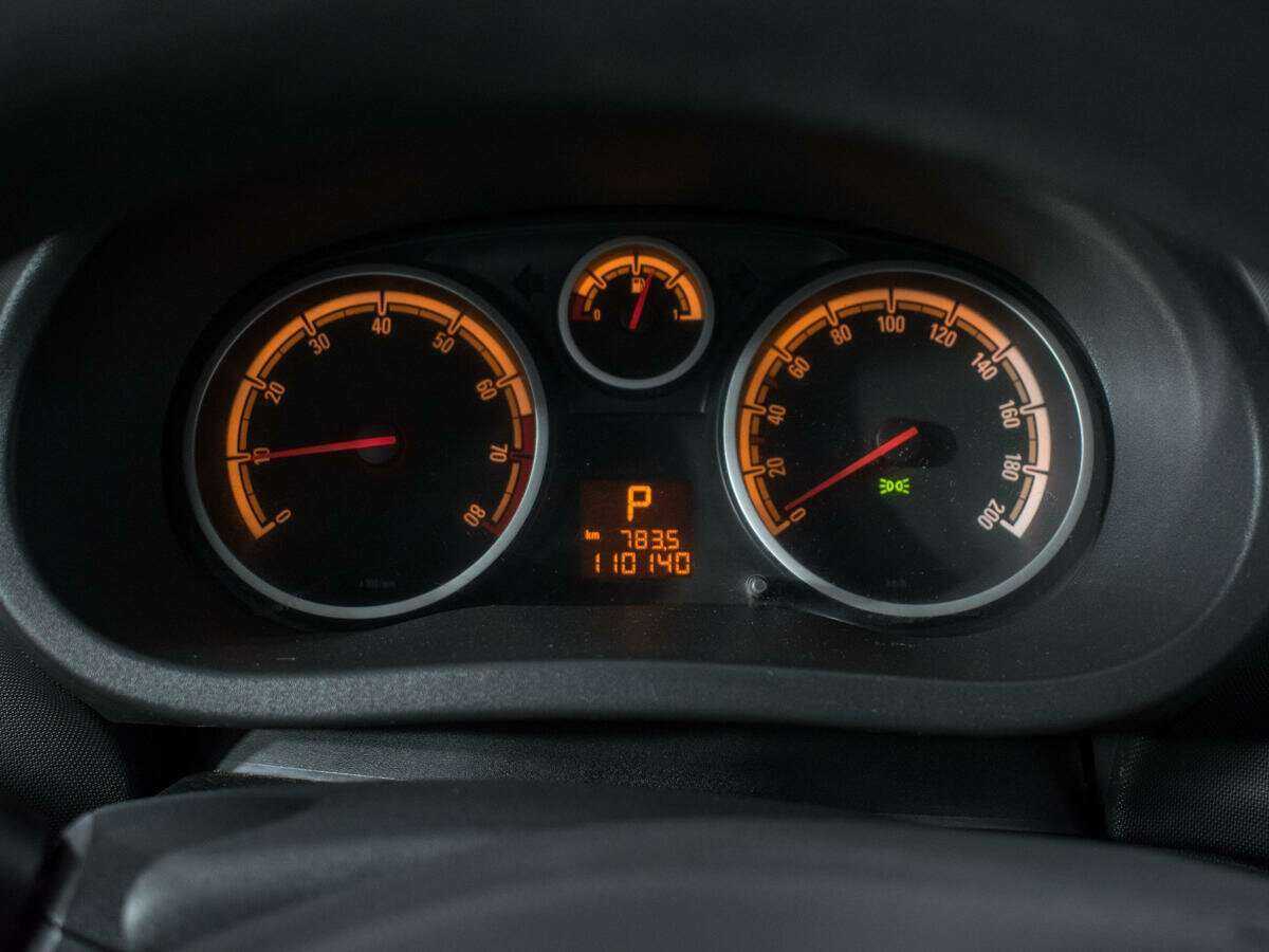 Opel Corsa с пробегом — 2010 год. Фото: #10