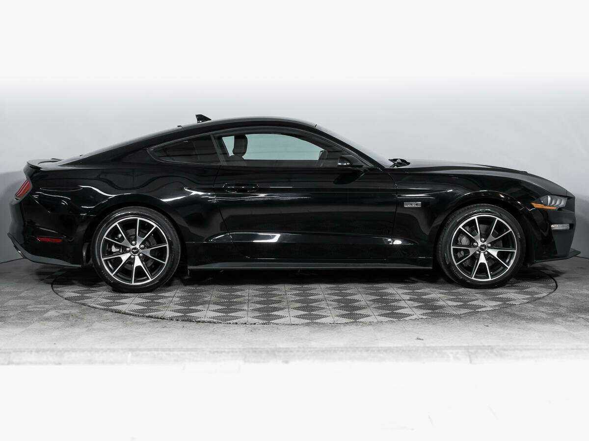 Ford Mustang с пробегом — 2022 год. Фото: #3