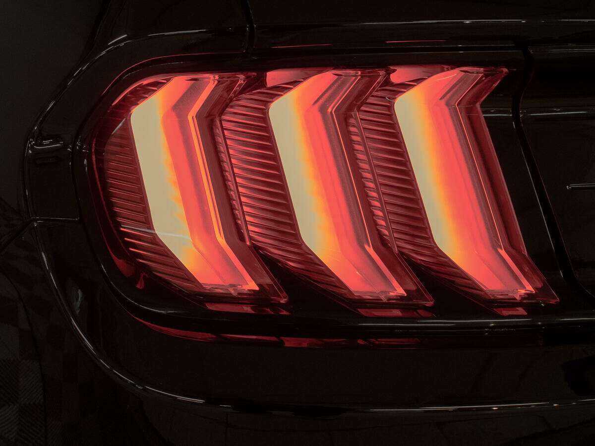 Ford Mustang с пробегом — 2022 год. Фото: #15