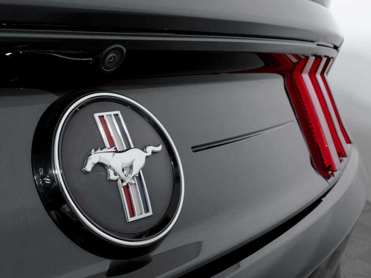 Ford Mustang с пробегом — 2022 год. Фото: #19