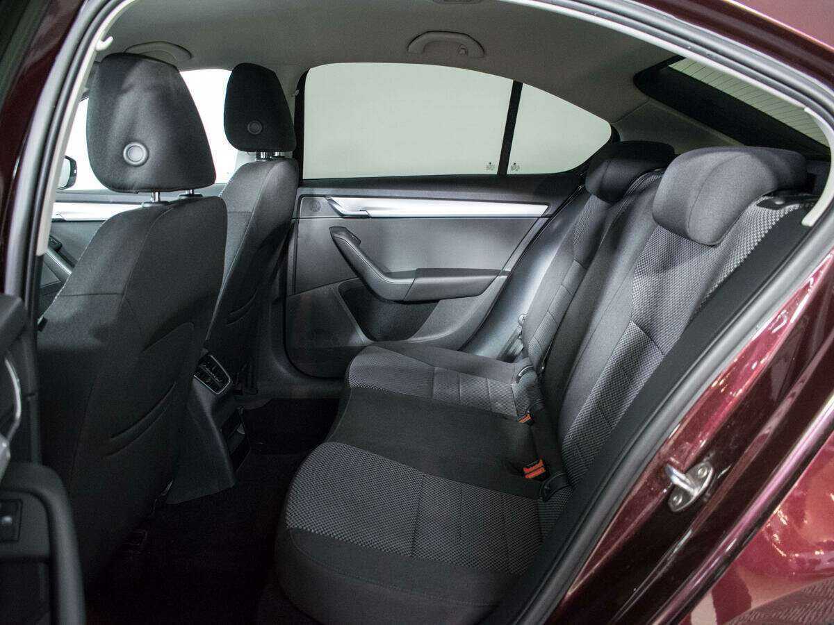 Skoda Octavia с пробегом — 2013 год. Фото: #9