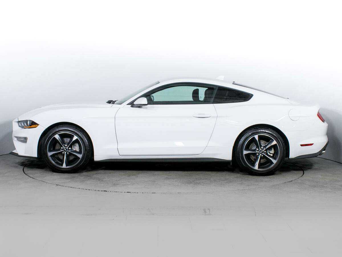 Ford Mustang с пробегом — 2022 год. Фото: #7