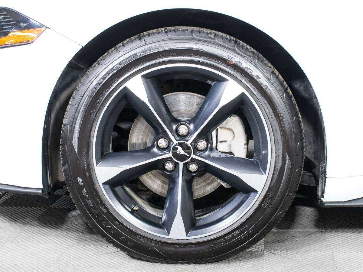 Ford Mustang с пробегом — 2022 год. Фото: #15