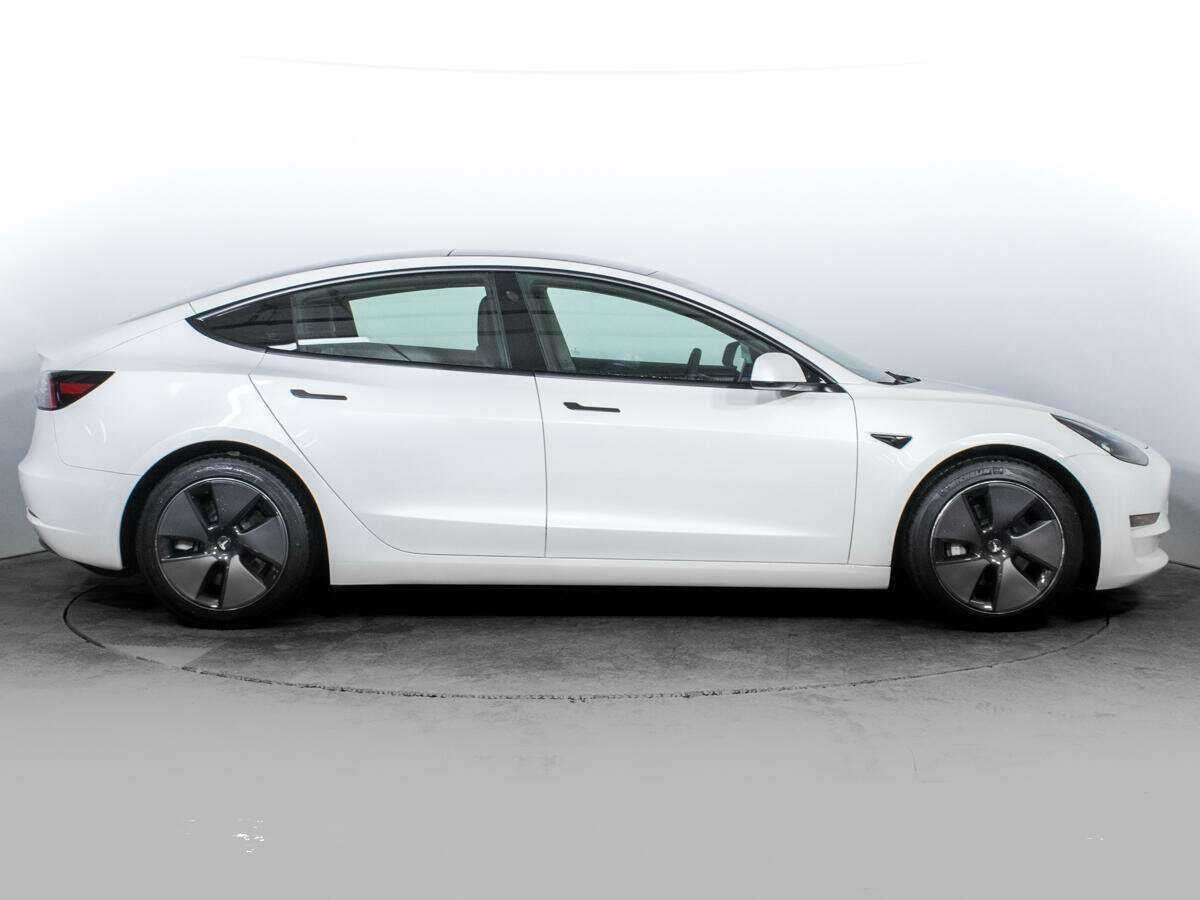 Tesla Model 3 с пробегом — 2021 год. Фото: #3