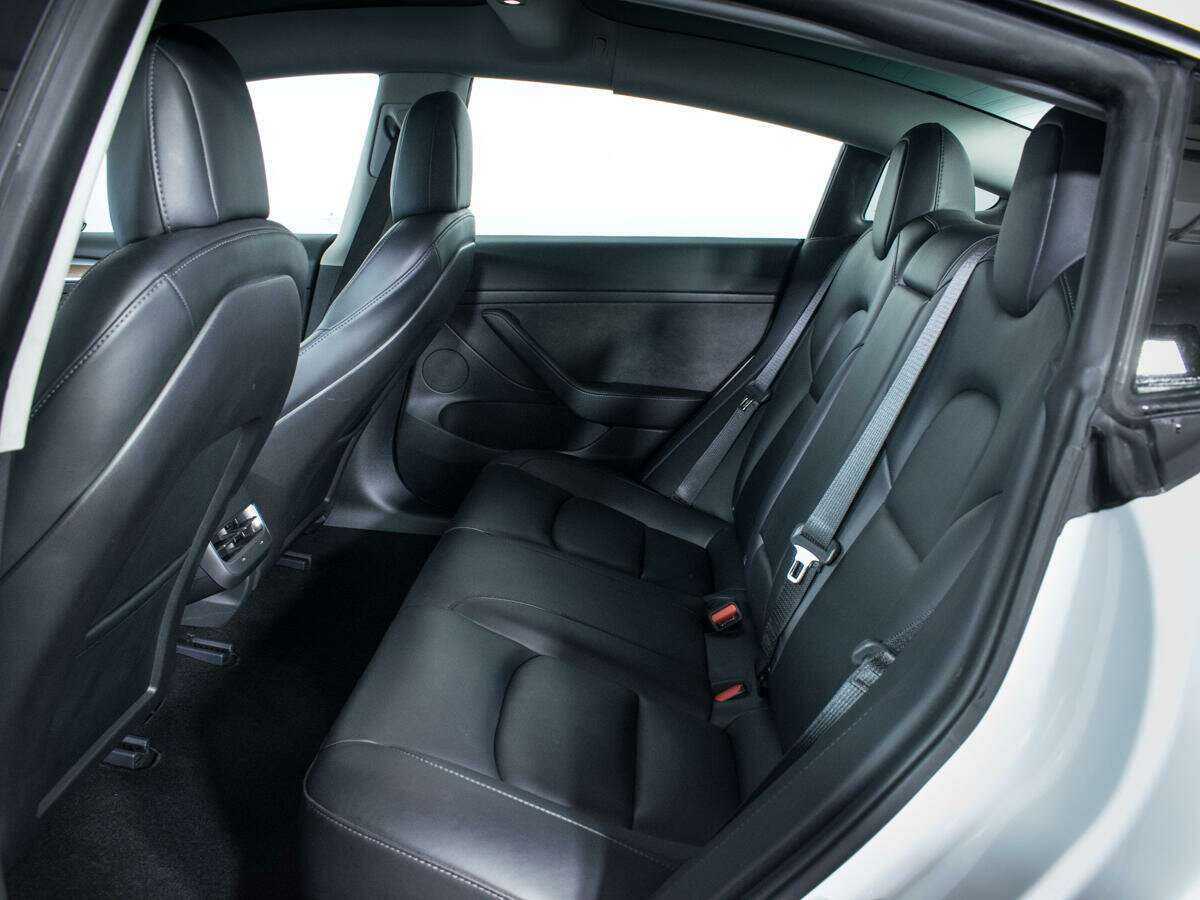 Tesla Model 3 с пробегом — 2021 год. Фото: #9