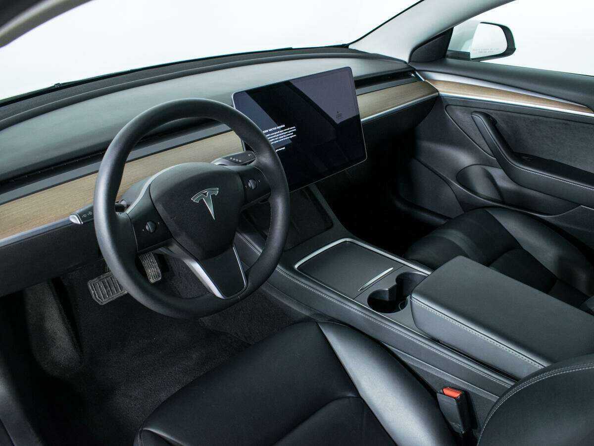 Tesla Model 3 с пробегом — 2021 год. Фото: #12