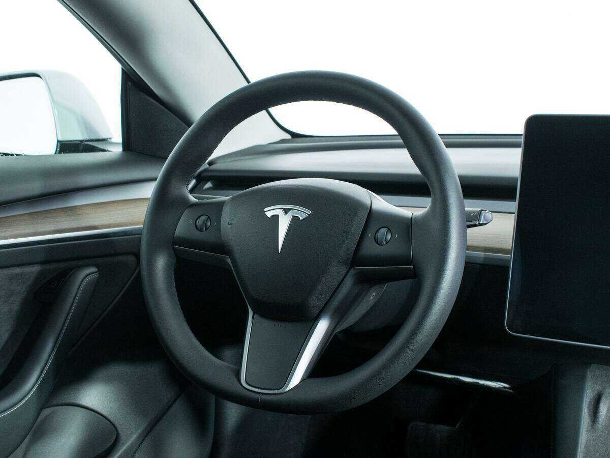 Tesla Model 3 с пробегом — 2021 год. Фото: #13