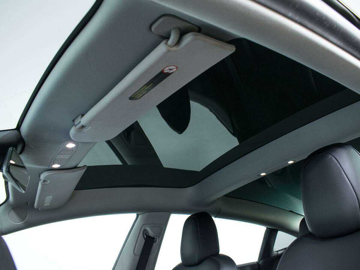 Tesla Model 3 с пробегом — 2021 год. Фото: #17