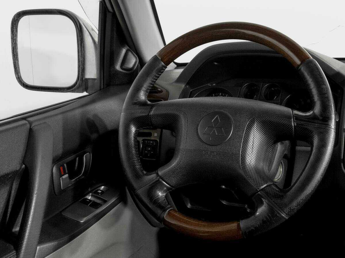 Mitsubishi Pajero с пробегом — 2004 год. Фото: #15