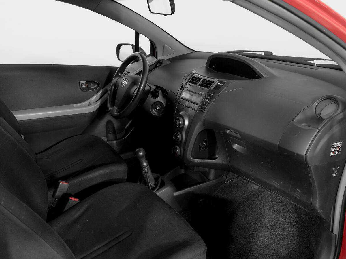 Toyota Yaris с пробегом — 2010 год. Фото: #8