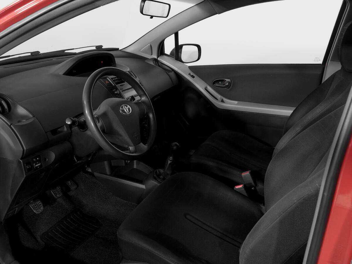 Toyota Yaris с пробегом — 2010 год. Фото: #14