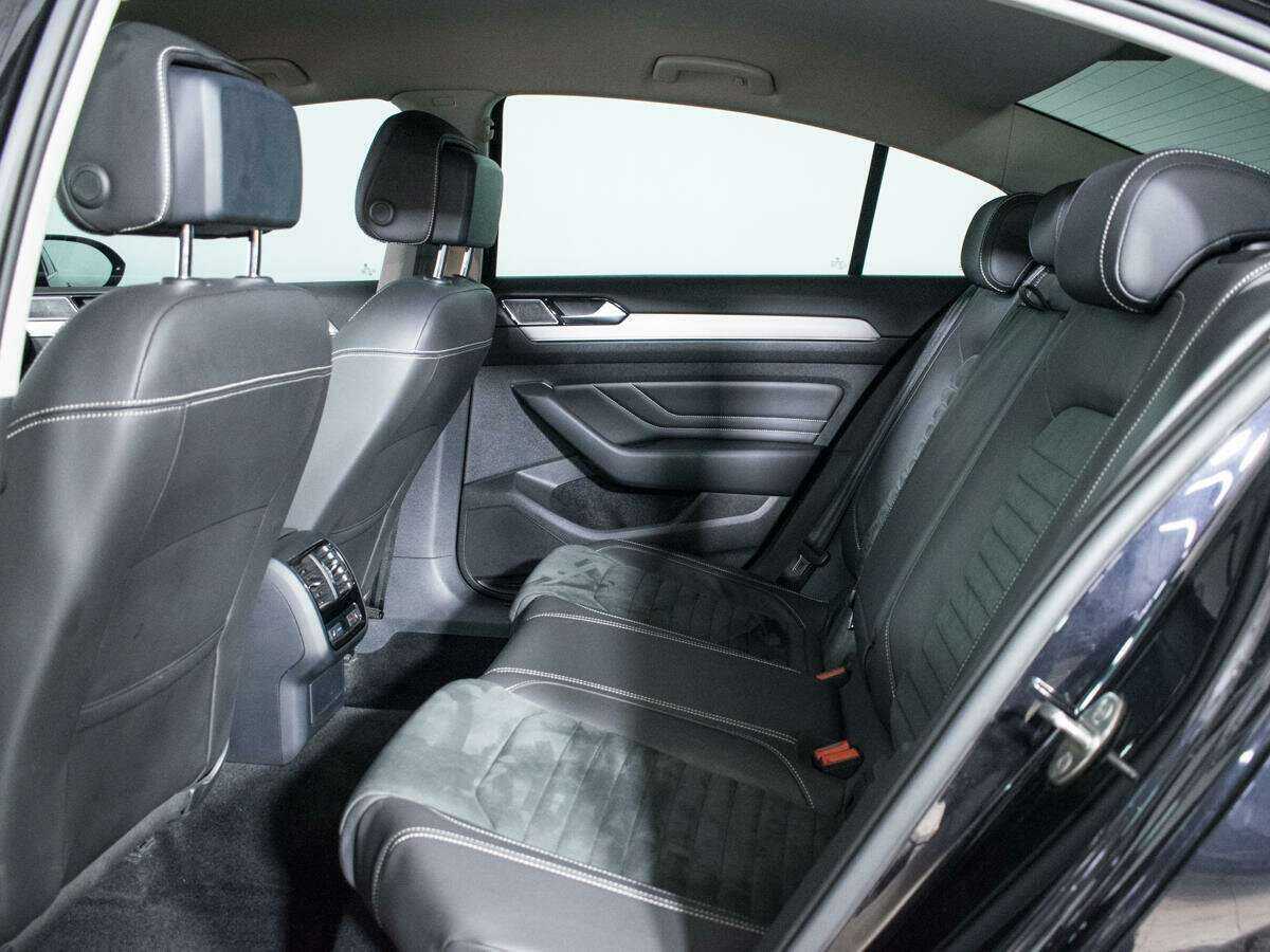 Volkswagen Passat с пробегом — 2021 год. Фото: #9