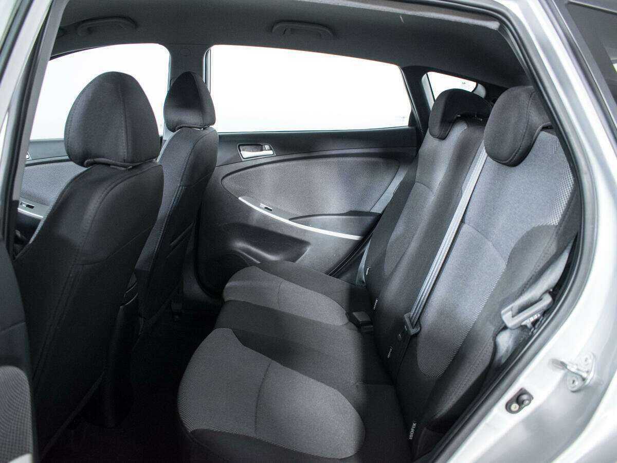 Hyundai Solaris с пробегом — 2012 год. Фото: #9