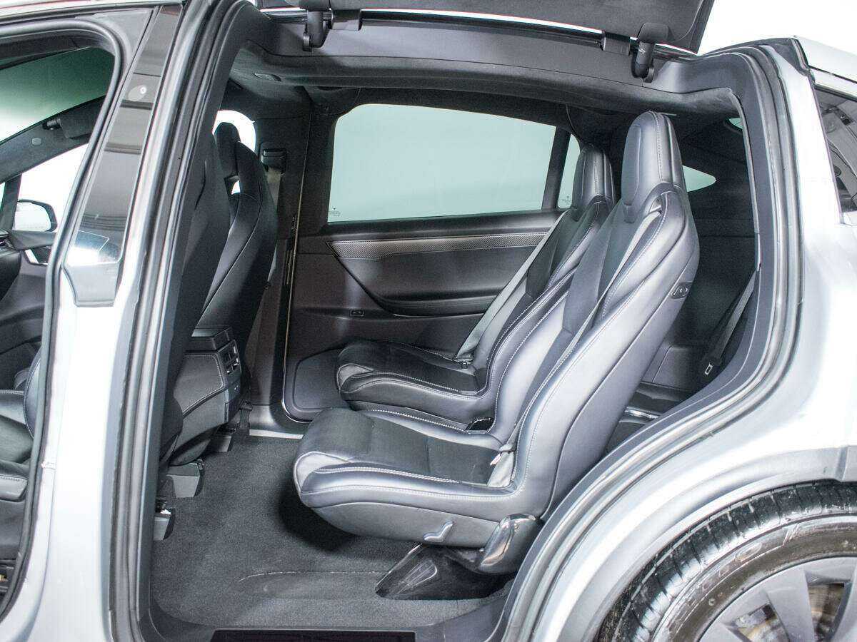 Tesla Model X с пробегом — 2018 год. Фото: #9