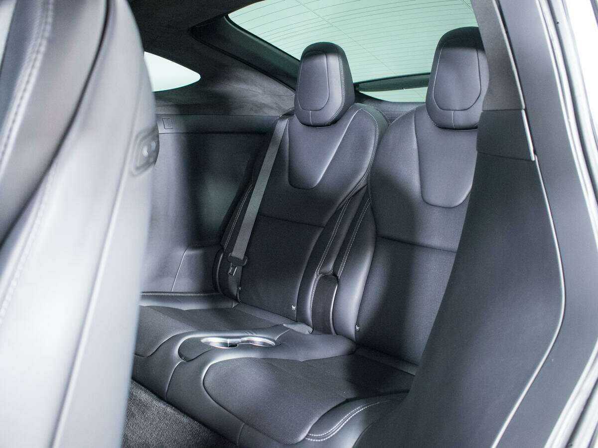 Tesla Model X с пробегом — 2018 год. Фото: #13